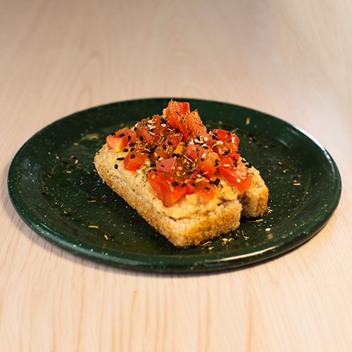 Montadito de Hummus con pan de arroz integral