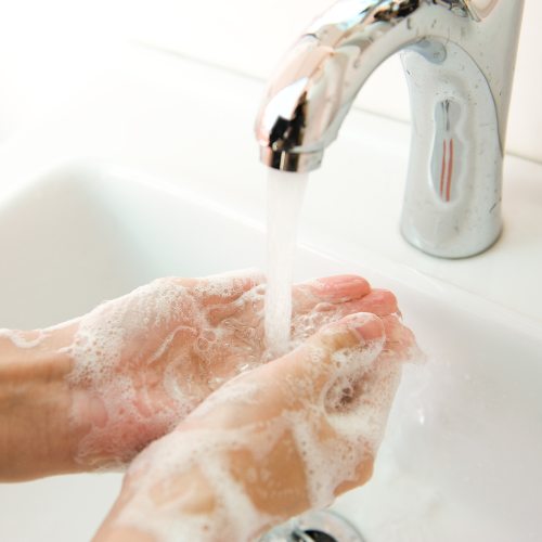 Con el lavado de manos puedes evitar el contagio de enfermedades que afectan tu sistema inmunológico