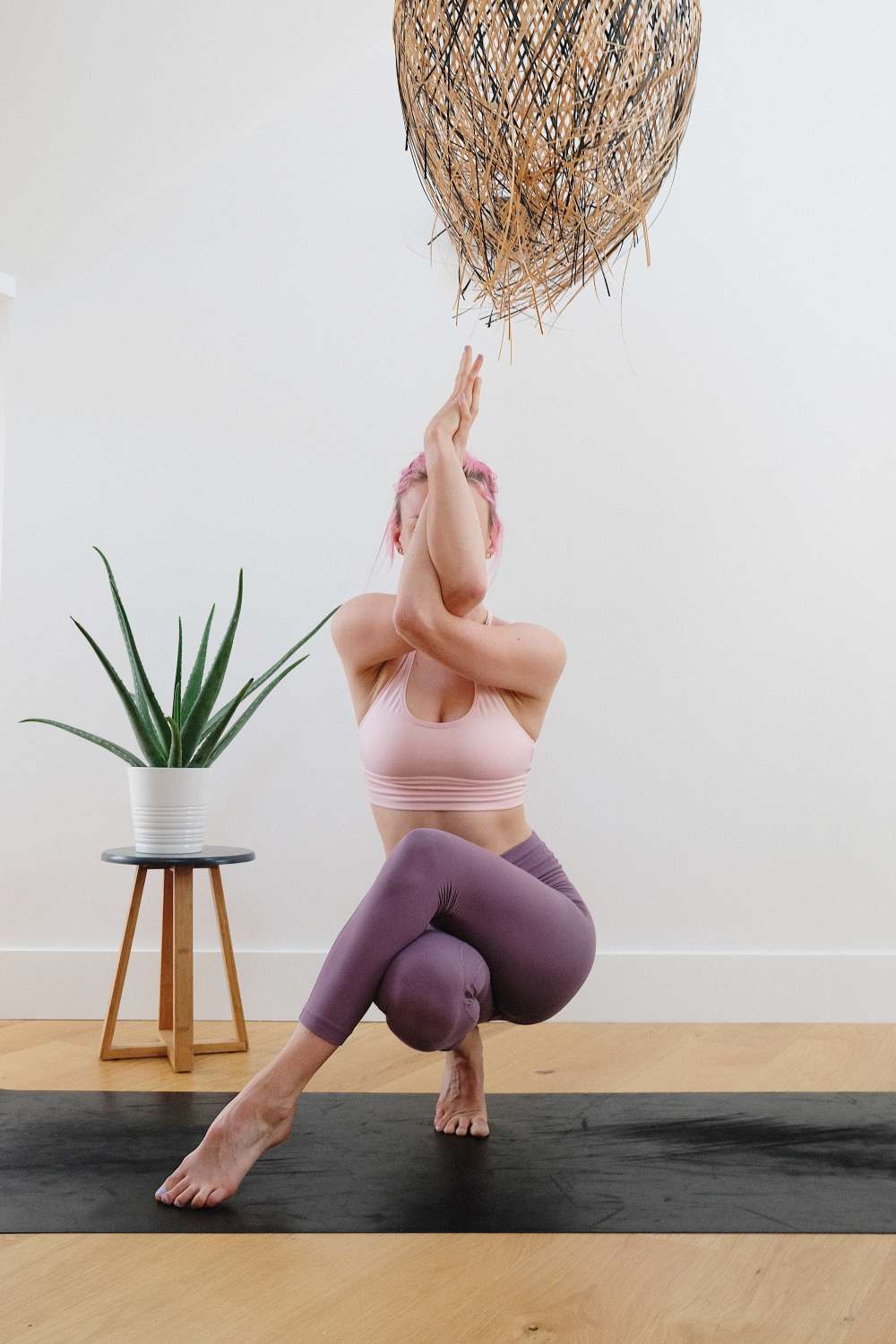 Sistema cardiovascular: Mujer postura yoga.