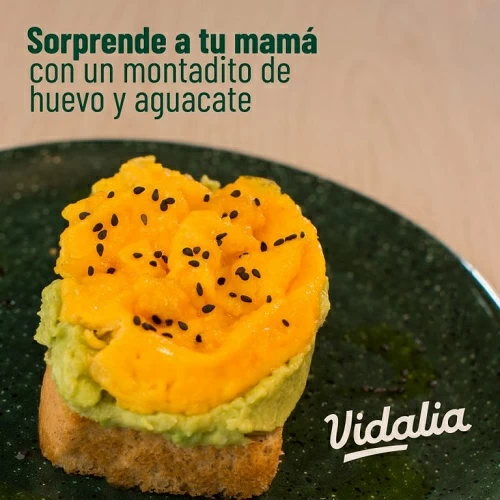 Montaditos de huevo y aguacate Vidalia® - vidalia Montadito de huevo y aguacate